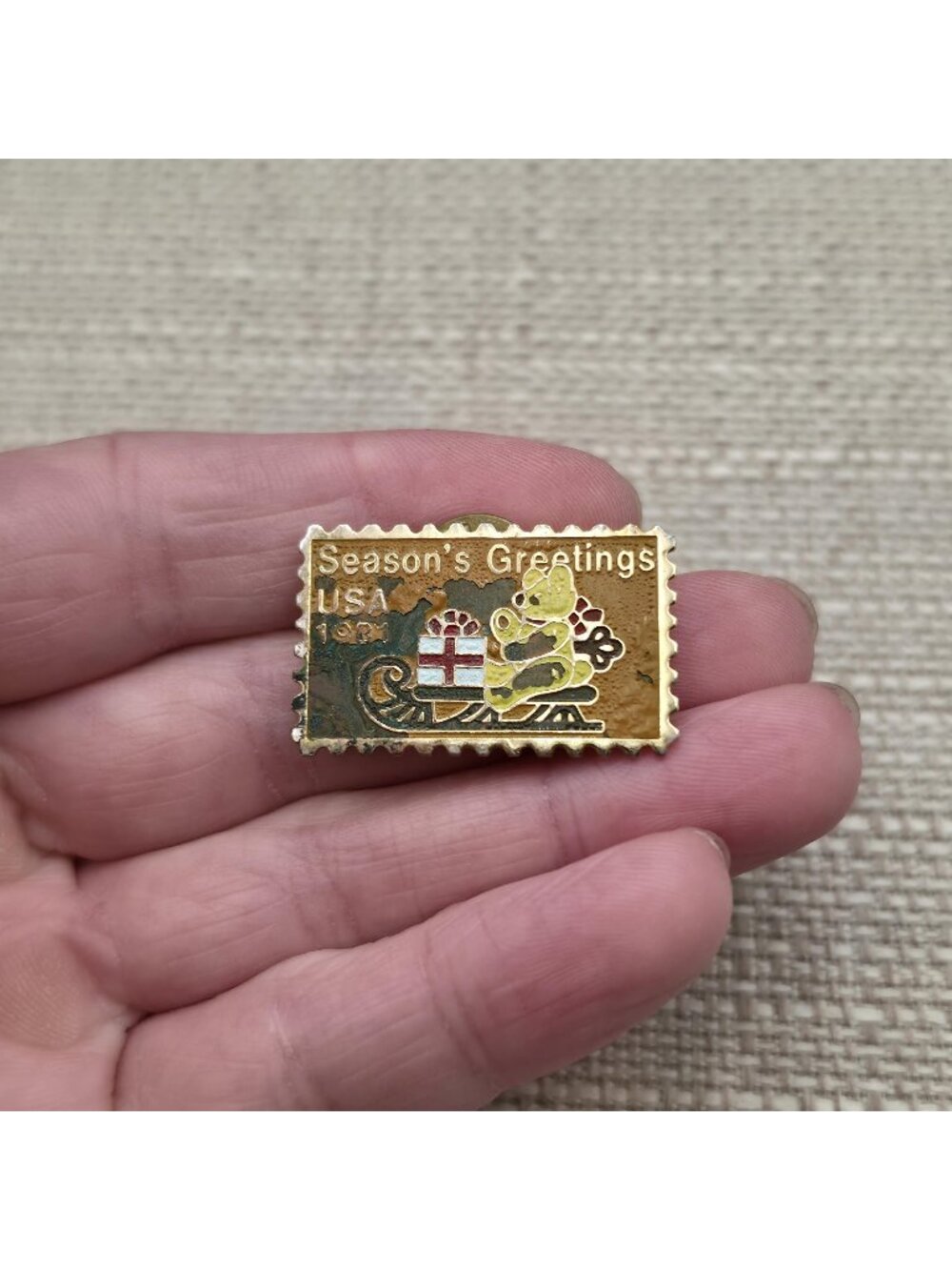 Vintage 1981 Christmas Stamp Pin Seasons Greetings Teddy Bear Sleigh Badge A9192